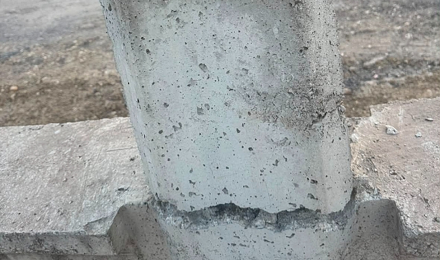 Arifiye Trafik Parkı'nda Tehlike Arz Eden Beton Sütun Vatandaşları Tedirgin Ediyor