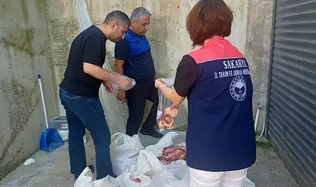 Hendek'te Sucuk İmalathanesine Denetim: 5,5 Ton Etiketsiz Et ve Et Ürünü İmha Edildi