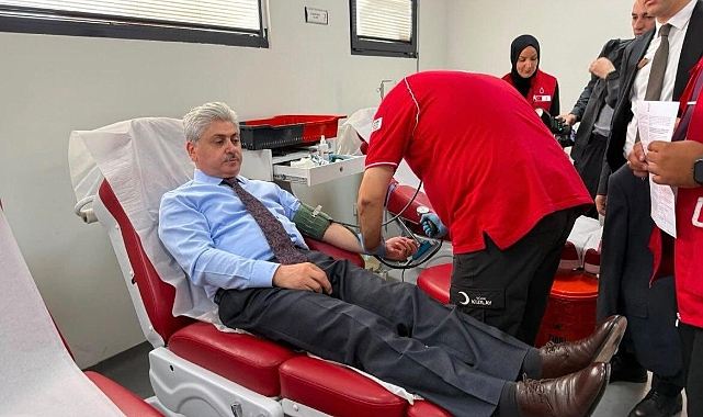 Vali Doğan’dan kampanyaya ilk destek: İlk kan bağışını yaptı