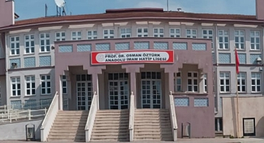 Arifiye’de Gurur Tablosu: Prof. Dr. Osman Öztürk AİHL LGS’de Yine İlçe Birincisi