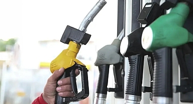 Akaryakıtta Çifte Fiyat Hareketliliği: Benzine İndirim, Motorine Zam Geliyor