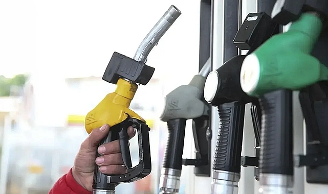 Akaryakıtta Çifte Fiyat Hareketliliği: Benzine İndirim, Motorine Zam Geliyor