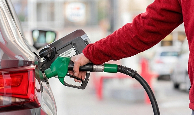 Akaryakıtta Eşel Mobil Son Buluyor: Kasım Ayında Benzin ve Motorine Yeni Zam Yolda
