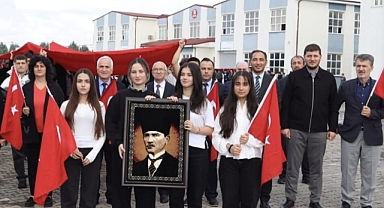 Arifiye’de 15 Temmuz Kapsamında 100 Metrelik Bayrakla Demokrasi Yürüyüşü Düzenlendi