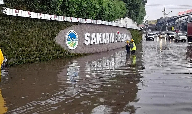 Sakarya’da Sağanak Yağış Sonrası AKOM'da Kritik Zirve: 16 İlçe İçin Yeni Altyapı Yol Haritası Belirlendi